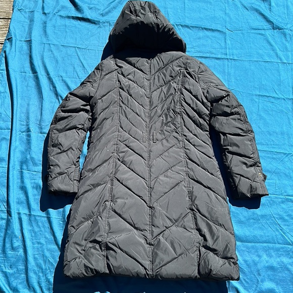 Cole Haan Signature long puffer coat with detachable hood Black w gold accent M - Picture 9 of 9